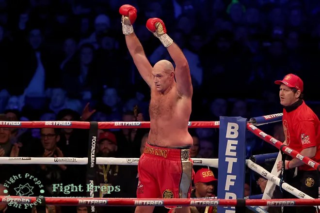 Tyson Fury shows off impressive body transformation with Oleksandr Usyk fight one week away